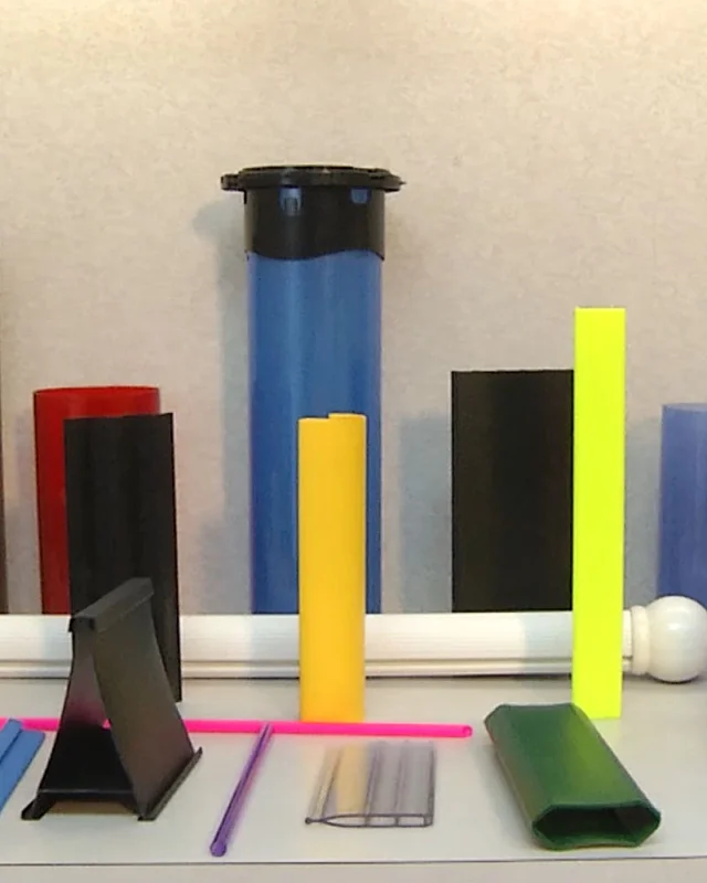 Display shelf of extruded plastic tubes and profiles in many colors