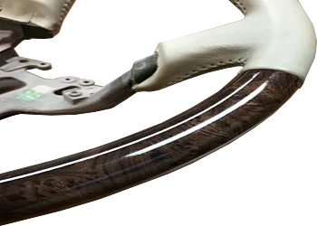Simulated wood grain steering wheel