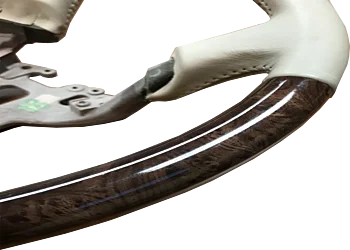 Simulated wood grain steering wheel